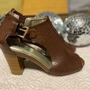 White Mountain Dressy Shoe